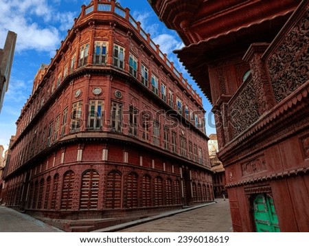 The imposing facade of the grandest Rampuria haveli in old Bikaner town, Charukesi Ramadurai. Rajasthan state, India. 
