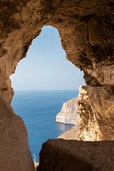 Los Impresionantes Acantilados De La Costa Occidental De Malta. Se Encuentran En El Punto Más Alto De Malta, A Unos 253 Metros Sobre El Nivel Del Mar. Las Vistas Son Impresionantes, Con Vistas A Los Pequeños Campos Escalonados Situados Más Abajo