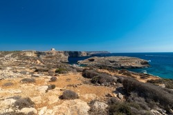 Los Impresionantes Acantilados De Dingli En La Costa Occidental De Malta. Se Encuentran En El Punto Más Alto De Malta, A Unos 253 Metros Sobre El Nivel Del Mar. Las Vistas Son Impresionantes, Con Vistas A Los Pequeños Campos Escalonados Situados Más Abajo