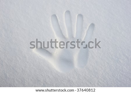 Imprint of the right hand on the white sand
