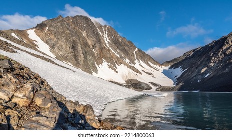 Incredible Nature View In Northern Canada During Summer Time With Ice Bergs And Glacial Lake. 