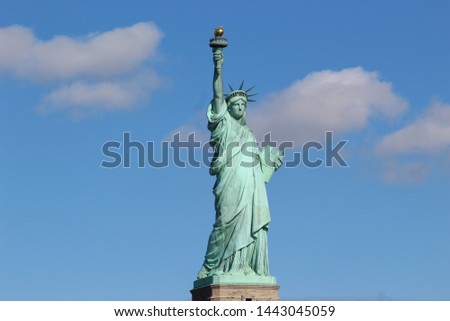 An incredible picture of Statue of Liberty, which is an amazing monument