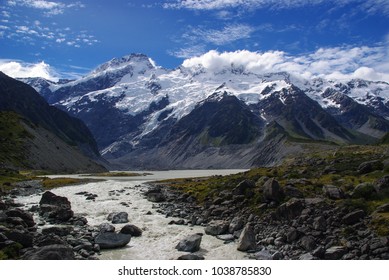 The incredible scenery of Mount Cook/Aoraki National Park in New Zealand