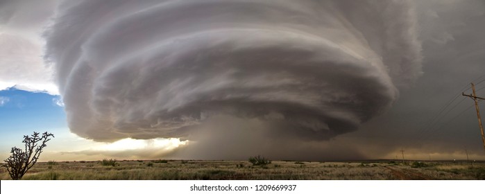 An incredible supercell roams over the New Mexico countryside nearby to Roswell.
