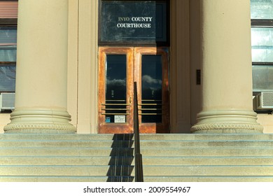 Independence, California, USA - November 18, 2012: Columns Frame The Entrance To The Inyo County Courthouse