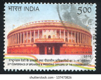 INDIA - CIRCA 2010: Stamp Printed By India, Shows Parliament, Building, Colonnade, Circa 2010