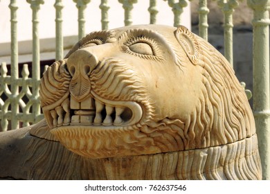        indian ancient lion sculpture   