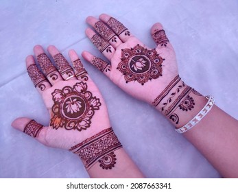 Indian bride showing hands mehndi design, mehndi design.