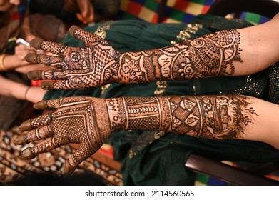 Indian bride showing hands mehndi design