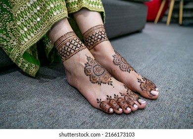 1,271 Feet Mehndi Art Images, Stock Photos & Vectors | Shutterstock