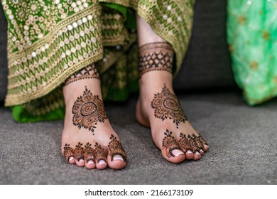 1,271 Feet Mehndi Art Images, Stock Photos & Vectors 