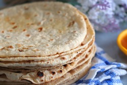 Chapati roti/chapathi/fulka/paratha Indian whole wheat flat bread ...