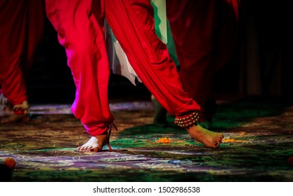 58 Indian dance group kathak Images, Stock Photos & Vectors | Shutterstock