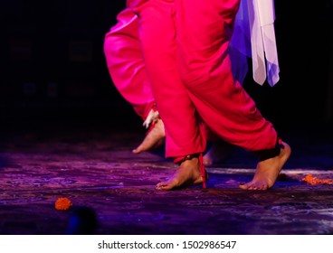 58 Indian dance group kathak Images, Stock Photos & Vectors | Shutterstock