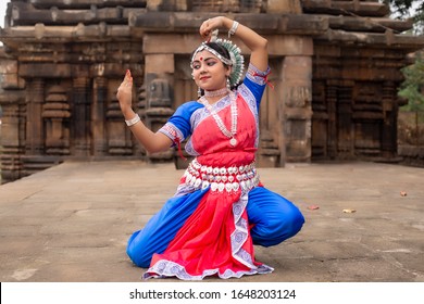 Indian classical Odissi dancer looks at the mirror during the Odissi dance recital against the backdrop of Mukteshvara Temple. Odissi danceis a major ancient India - Shutterstock ID 1648203124