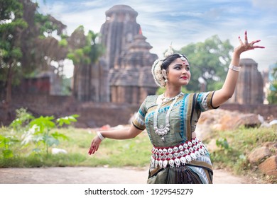 indian contemporary dance poses