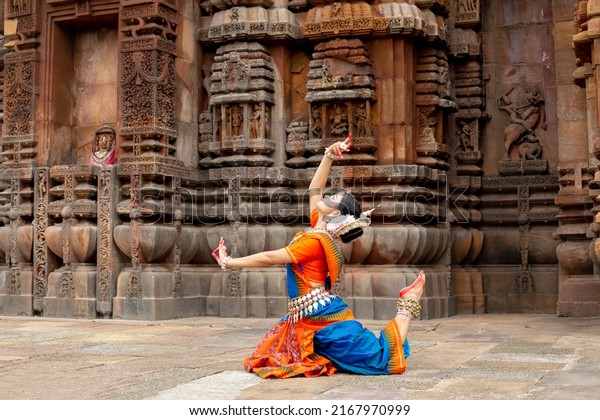 Indian Dancer posing at temple. Odissi dance form.\
Dance of India