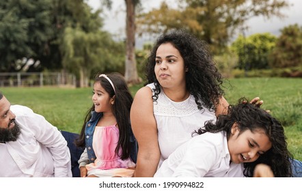 Indian Family Enjoy Pic Nic At City Park - Family, Parents And C