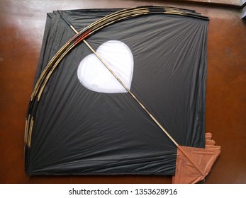 Indian Fighters. The Indian Fighter Kite, Made In India And Pakistan, Is Called A 