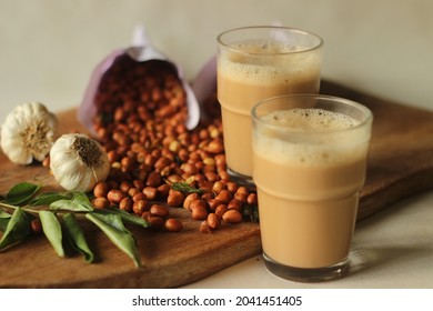 Indian Fried Peanuts, Flavoured With Chilli Powder And Asafetida. These Crispy, Crunchy And Spicy Indian Fried Peanuts Are Perfect As A Monsoon Tea Time Snack. Enjoy It With A Cup Of Chai Or Coffee