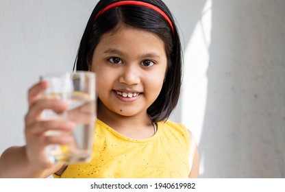 878 Indian child drinking water Images, Stock Photos & Vectors ...