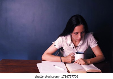 128 Indian Girls Studying In Night Images, Stock Photos & Vectors 