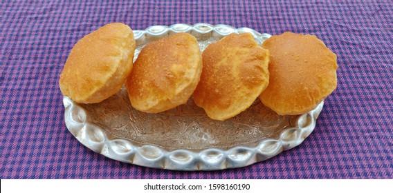 Indian Gujarati Food Puri Poori Homemade Foto De Stock 1598160187 ...