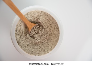 Indian Healing Clay Or Calcium Bentonite For Making Facial Masks