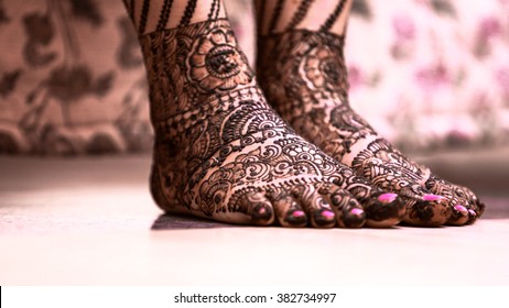 Indian Hindu Bride With Mehandi Heena 