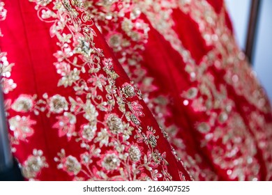 Indian Hindu Brides Traditional Wedding Outfit Stock Photo 2163407525 ...