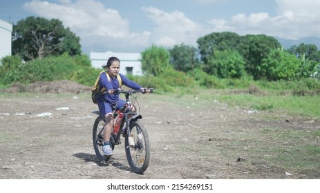 1,062 Indian girl bicycle Images, Stock Photos & Vectors | Shutterstock