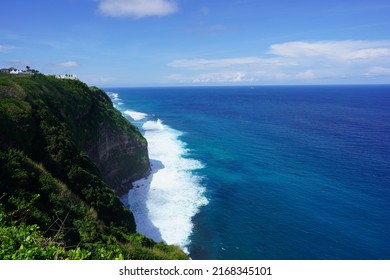 Indian ocean wave against the cliff (Uluwatu, Bali)