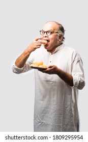 Indian Old Man Eating Panipuri, Phuchka, Gupchup Or Golgappa