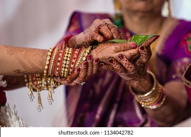 Indian Pakistani Wedding Bride Mendi Ritual Stock Photo 1134042782 ...