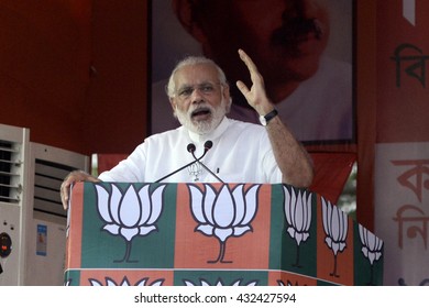 Indian Prime Minister Narendra Modi addressing his party worker on the occasion of a election campaign rally at Sahid Minar on April 17, 2016 in Calcutta, India.