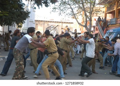 Indian Riot Police Officers Clash With Public 25th Nov 2018 Hyderabad India