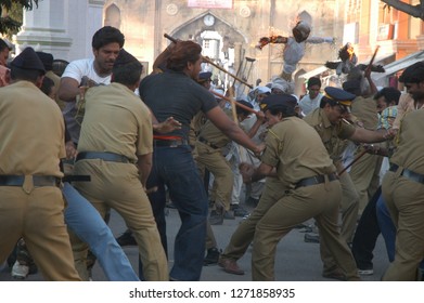 Indian Riot Police Officers Clash With Public 25th Nov 2018 Hyderabad India