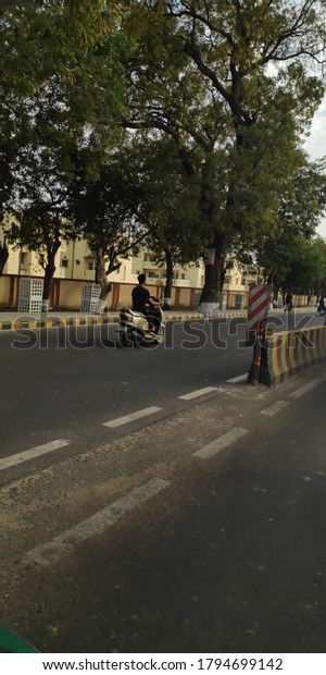 Indian Road Traffic Divider\
Scooty 