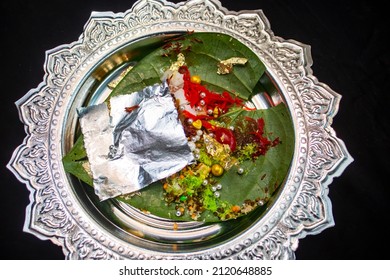 indian rupa paan masala on betel leaf top view