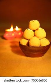 Indian Sweet Besan Ladoo 