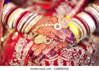 Indian Traditional Wedding Bridal Hand Stock Photo 1588883506 ...