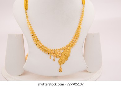 Indian wedding collection gold necklace with leaf and floral design