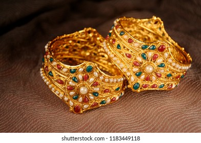 Indian Wedding Gold Bracelets Stock Photo 1183449118 | Shutterstock