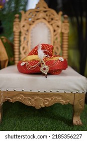 Indian wedding turban.. "selective focus" "shallow depth of field" "follow focus" or "blur".