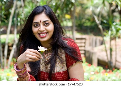 Indian Woman Garden Stock Photo 19947523 | Shutterstock