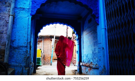 Indian Woman In Traditional Indian Clothes (sari, Saree) On The Street Of Jodhpur. Beautiful Old Vintage Arch. Indo Saracenic Architecture Style.