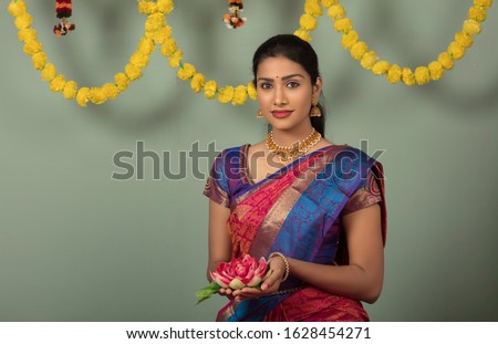 Indian woman in traditional dress, festival look, indoor shot