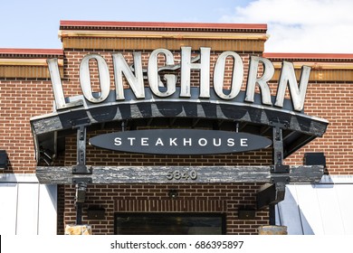 Indianapolis - Circa July 2017: LongHorn Steakhouse Casual Dining Restaurant. LongHorn Steakhouse Is Owned And Operated By Darden Restaurants I