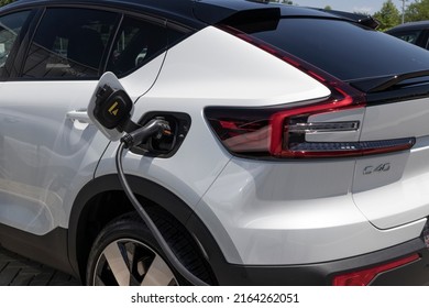 Indianapolis - Circa June 2022: Volvo C40 EV Plug In Hybrid Display. Volvo Is A Subsidiary Of The Chinese Automotive Company Geely.