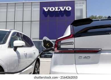 Indianapolis - Circa June 2022: Volvo C40 EV Plug In Hybrid Display. Volvo Is A Subsidiary Of The Chinese Automotive Company Geely.